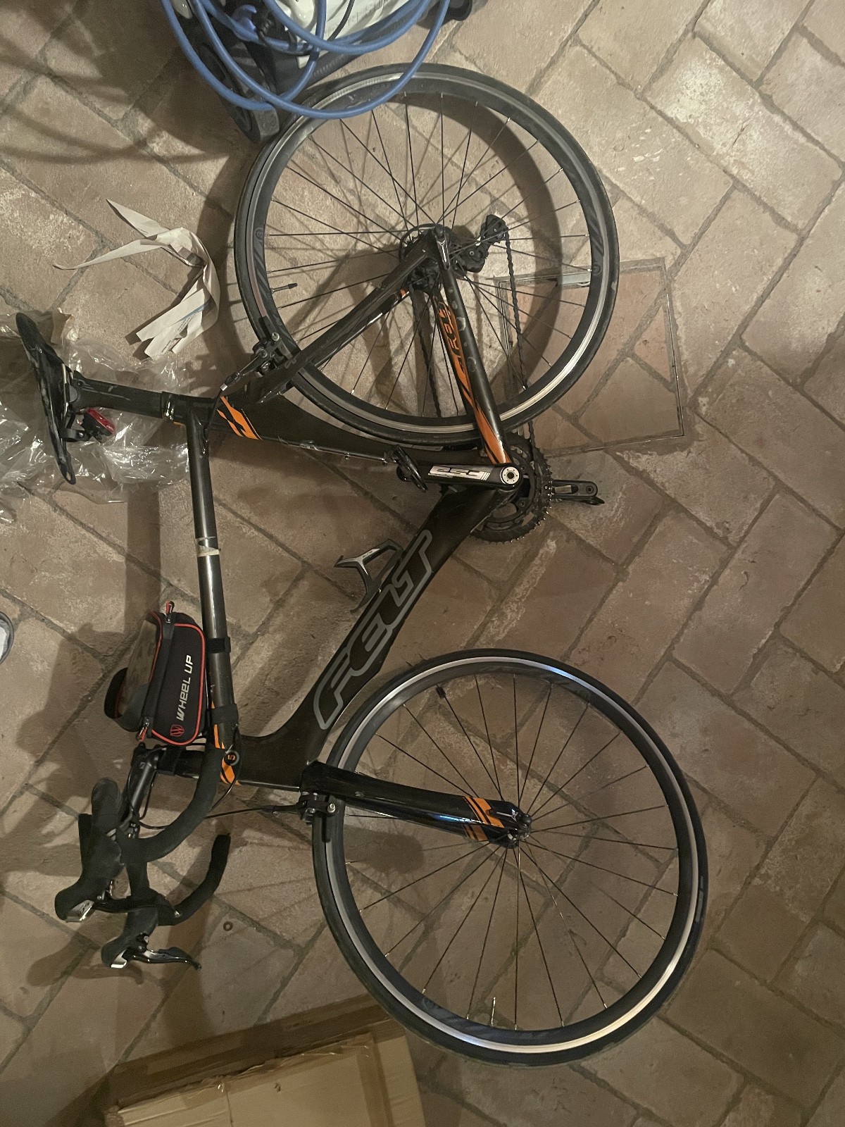 FELT AR5-58 bici da corsa in carbonio con shimano 105 ottima condizione
