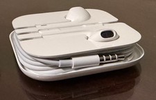 UNUSED Genuine Apple EarPods 3.5mm Headphone Plug Wired - With Case