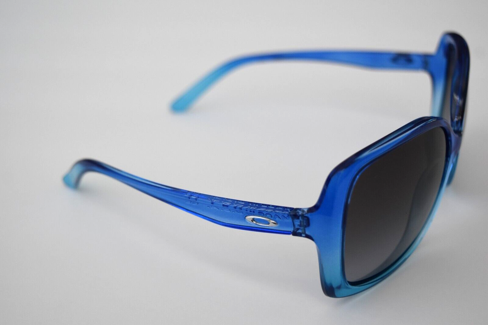 OAKLEY Beckon Blue Gradient Gray Oversized OO912508 6017135