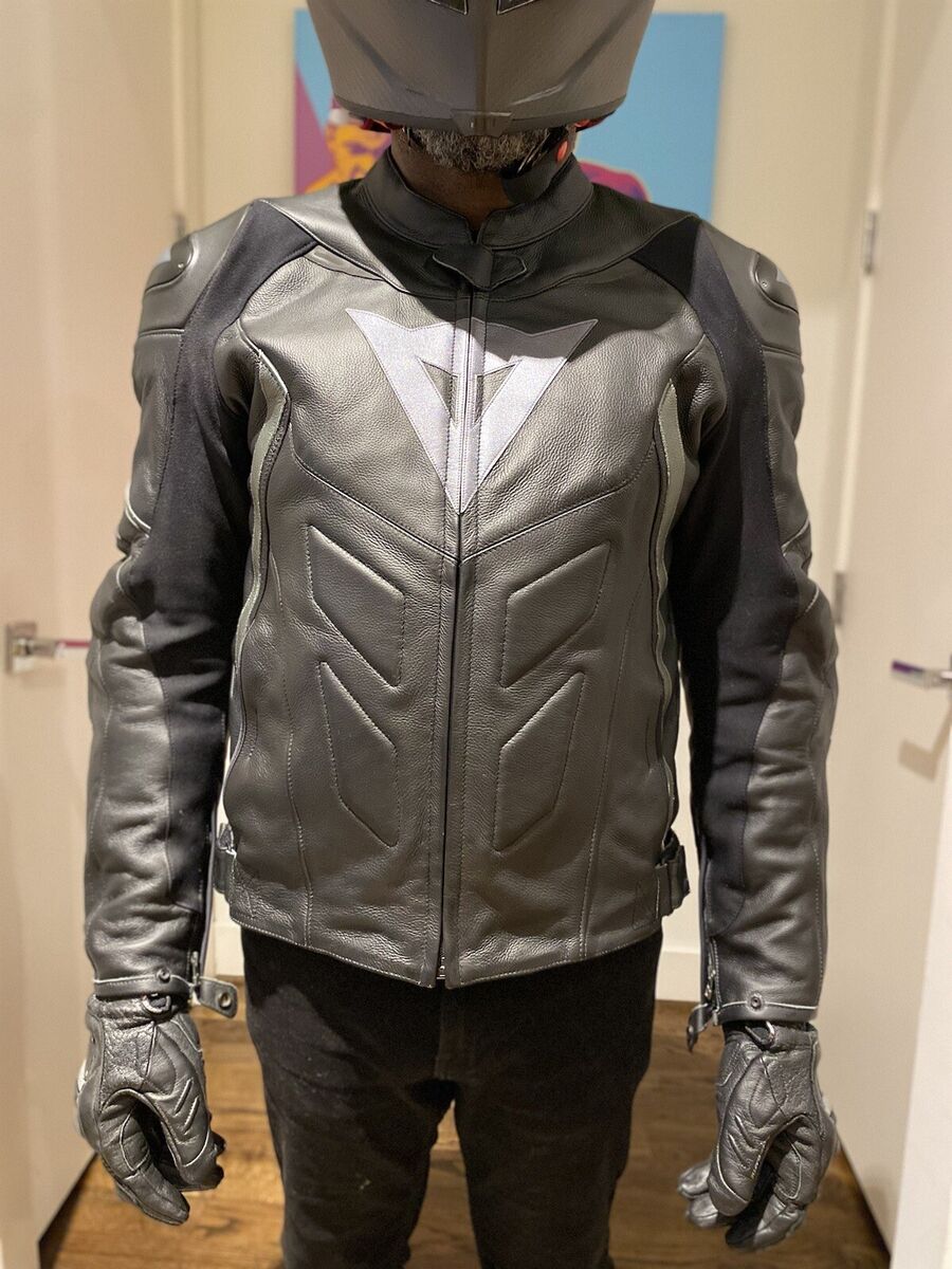 DAINESE 🏍️ AVRO 4 Motorcycle Jacket size 54 $750 Excellent DAINESE 🏍️ AVRO 4 Motorcycle Jacket size 54 $750 Excellent