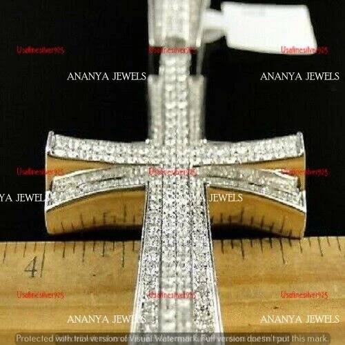 Conjunto de pavé redondo de diamantes creado en laboratorio de 8 quilates cruz colgante para hombre enchapado en oro blanco de 14 quilates Foto 4 de 4