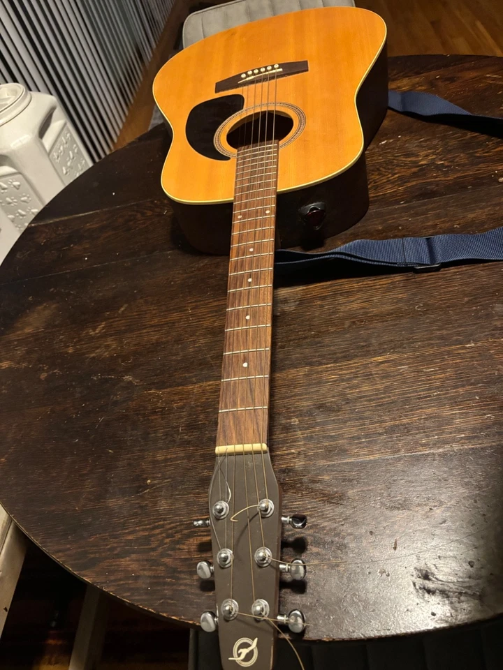 Seagull Guitars S6 Cedar With hard Case - Image 2 of 3