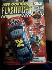1999 JEFF GORDON FLASHLIGHT KEYCHAIN 24 NASCAR DUPONT COLLECTIBLE - NEW