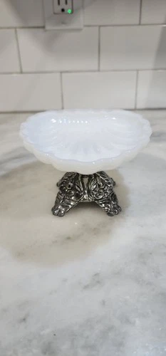 Vtg Milk Glass Shell Pedestal Soap Dish Compote Trinket Tray Hollywood Regency