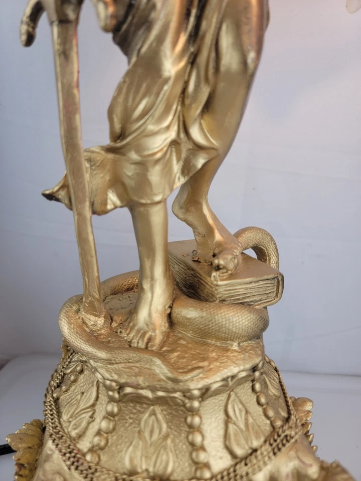 18" RESIN BLIND WOMEN OF JUSTICE STATUE TABLE LAMP  - Image 4 of 4