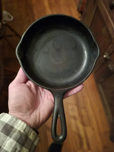 Antique Hammered Edge Cast Iron Skillet Unmarked  Wagner ? 6 Inches Wide