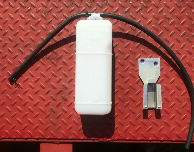 Kubota Coolant Reserve Overflow Bottle Wg600 Wg750 Part 1553172402