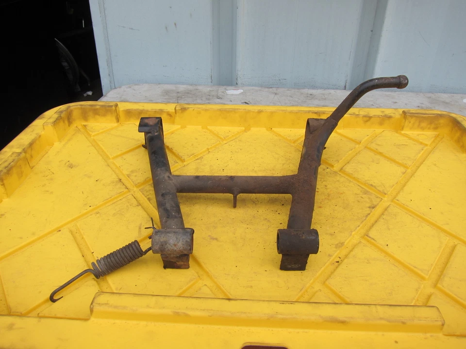 Suzuki GN400T 1980 OEM soporte principal central Foto 4 de 4