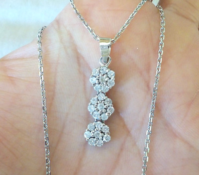 14K Weißgold Triple Floral Tropfen Diamant Halskette - 4,10 gms, 16 in, 0,57 ctw