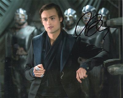 DOUGLAS BOOTH - Signed 10x8 Photograph - FILM - JUPITER ASCENDING