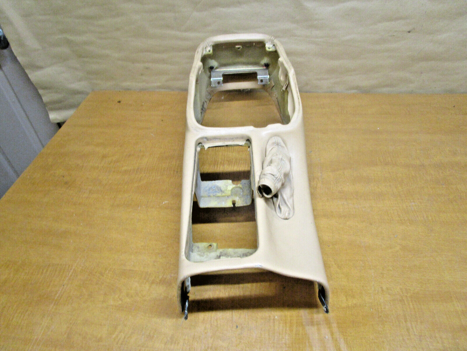 Maserati 4200 Spyder - Center Console / Tunnel Cover /Beige - P/N 67248401