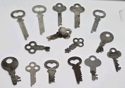 15 VINTAGE TERRYVILLE EAGLE FLAT SKELETON KEYS