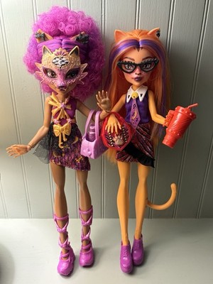 Bundle of 2 Monster High Buried Secrets Surprise Dolls Toralei and Clawdeen