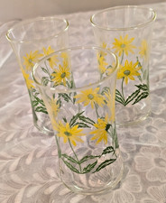 Vintage 1970s Yellow Daisy Drinking Glass Tumblers