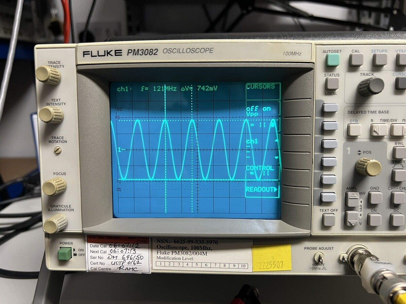 Fluke Oscilloscope 100MHz Analogue 4 Channel RF in Possible Calibration