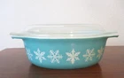 Vtg. Pyrex 1.5 Qt White/Turquoise Snowflake Pattern Casserole Dish # w/Lid