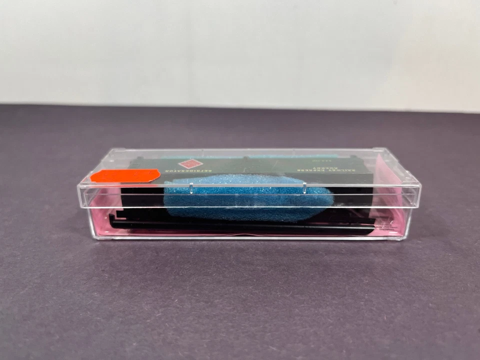 Roundhouse N Scale Train 8271 Express Reefer RAILWAY EXPRESS AGENCY R.E.X. - Image 4 of 4