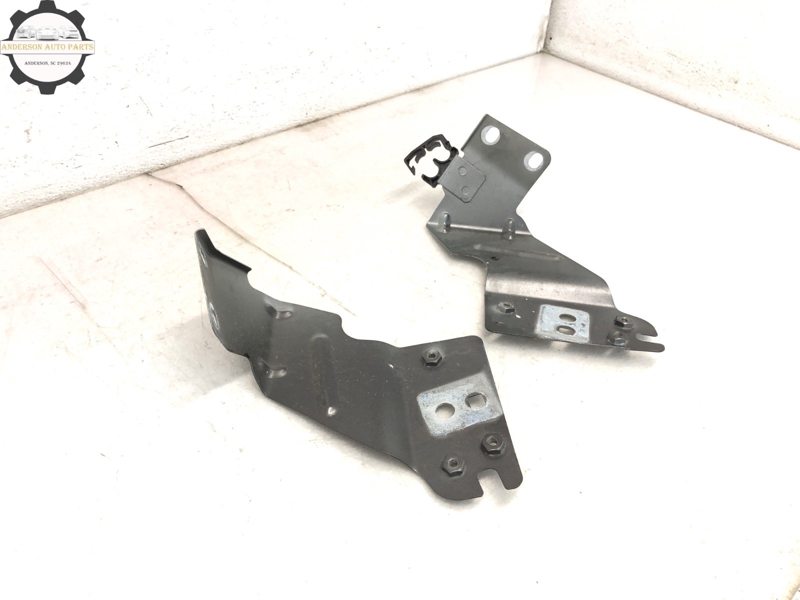 2014-2019 MASERATI GHIBLI LEFT RIGHT FRONT LOWER FENDER BRACKET OEM