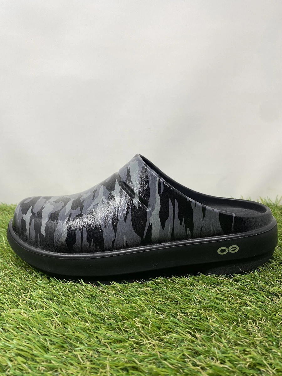 oofos camo clogs
