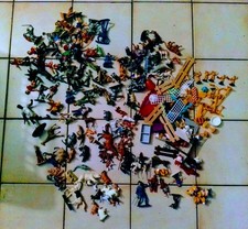 Lot vintage Figurines STARLUX / PRIOR / Accessoires PLAYMOBIL (Années 60-70)