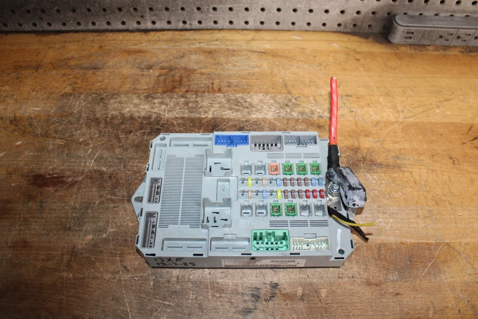 2013-2015 JAGUAR XF задний багажник кабины предохранитель реле коробка соединения OEM DX23-14D628-AG - Изображение 4 из 4