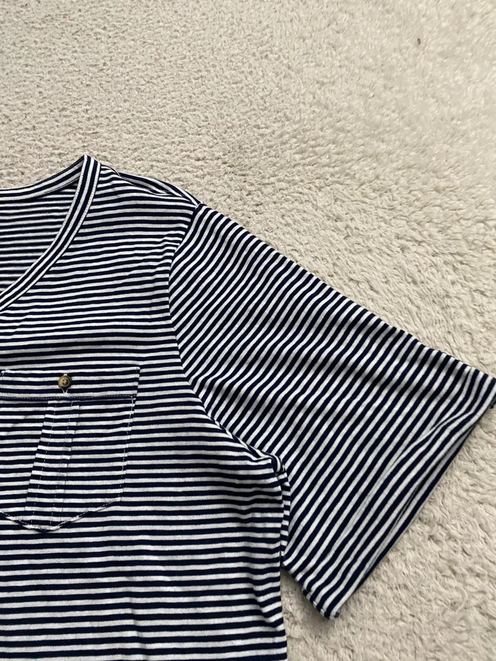 Blusa Croft & Barrow para mujer a rayas manga corta cuello en V negra blanca talla 1X Foto 3 de 4