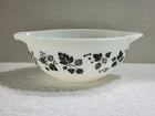 Vintage Pyrex Gooseberry Cinderella Mixing  Bowl 2.5 Qt #443 Black & White USA