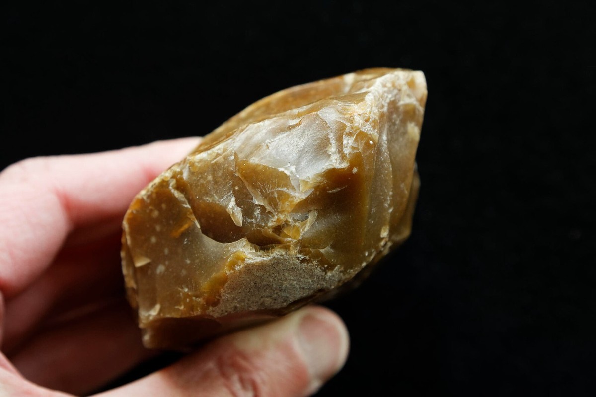 Biface Acheuléen (hache Préhistorique) - Silex - Indre-et-Loire, France - 107 Mm