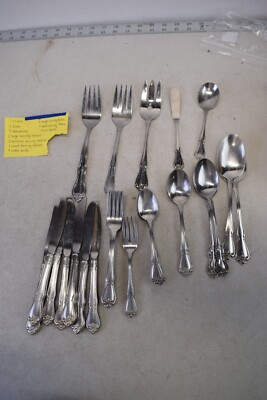 Oneida USA Arbor Rose True Rose 35 Piece Stainless Flatware Set