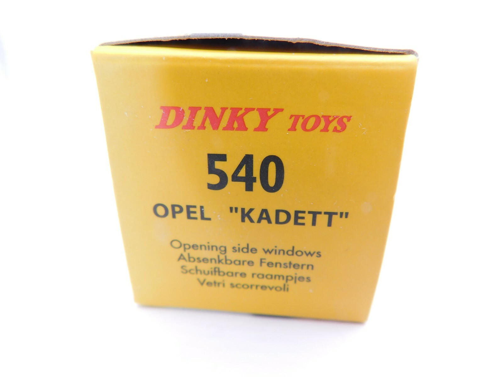 DINKY TOYS OPEL KADETT MODEL CAR 1:43 SCALE 540 GREEN ATLAS SALOON K8
