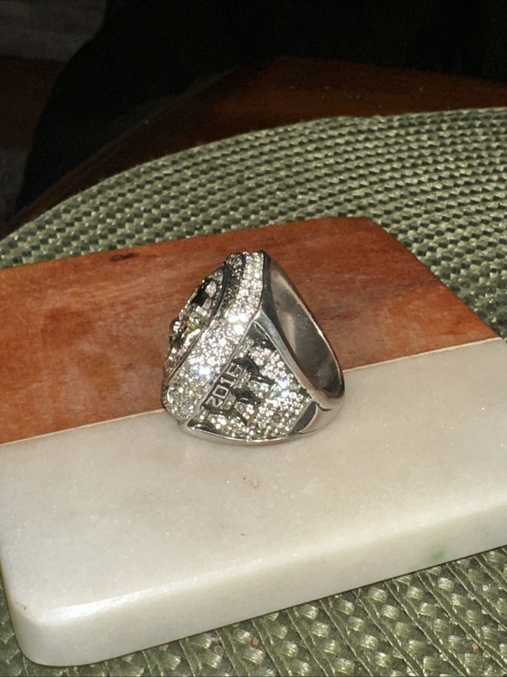 Anillo de campeonato de regalo para aficionados de la Copa Stanley de Pittsburgh Penguins 2016 Foto 2 de 4