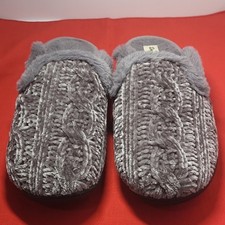 Dearfoams Women's Gray Cable Knit Faux Fur Lined Slip-On Slippers 7-8
