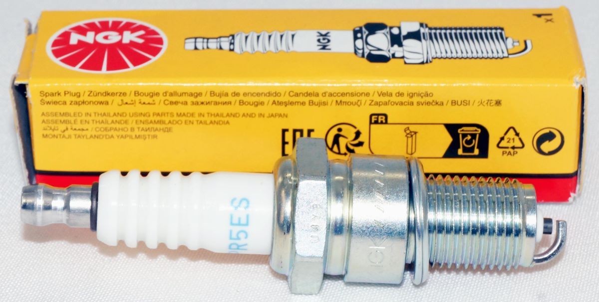 Genuine NGK 7734 Standard Spark Plug BPR5ES for Many Classic Cars and Kawasaki