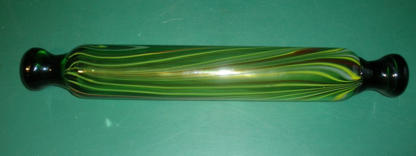 Vintage MCM Hand-blown Art Glass Rolling Pin Green Ends Candy Cane Striped 16.5"
Opens in a new wind