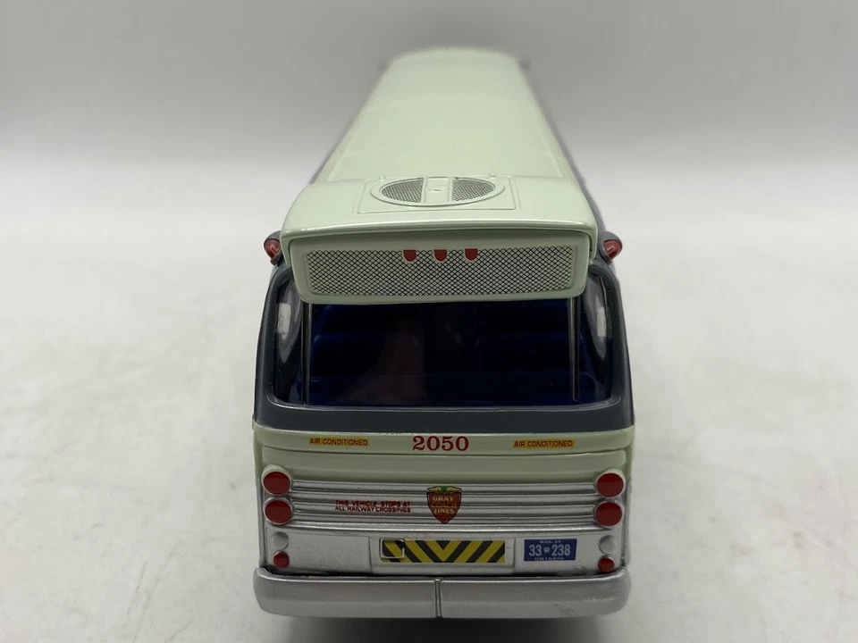CORGI GM 5300 Fishbowl Gray Coach Lines CANADA Limited 1:50 Autobus Diecast - Immagine 4 di 4