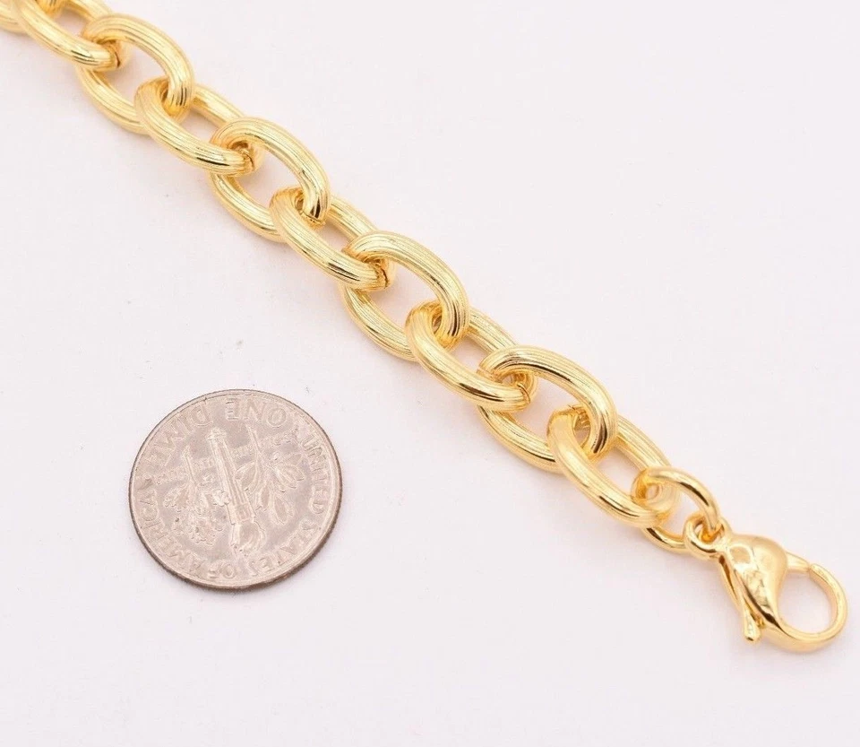 Brazalete Rolo Ovalado Corte Diamante Texturizado Chapado en Oro Amarillo 14K Acero Inoxidable Foto 3 de 4