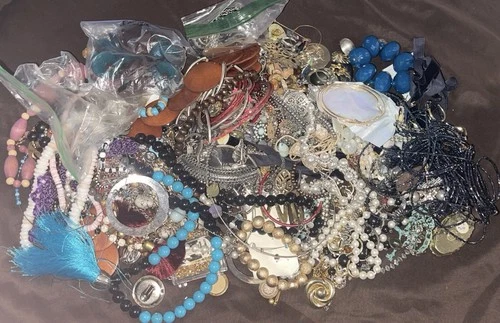5+ lbs Huge Lot Costume Jewelry VTG Now Junk Art Craft & Wear Resell Mix In