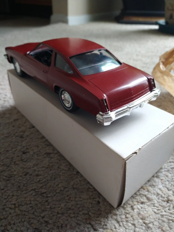 Jo-Han 1975 Oldsmobile Cutlass HDTP concesionario promoción modelo coche rojo carmesí ~ CE Foto 3 de 4