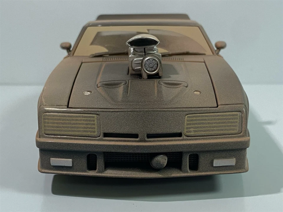 Mad Max Last of the V8 Interceptors Weathered 1:24 Greenlight 84052 - Image 3 of 4