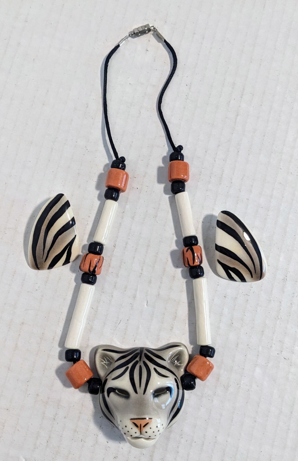 TIGER EARRING PAIR WHITE BRASS