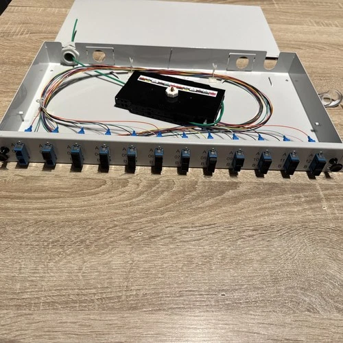 Optikai patch panel 1U SM SC duplex 24 port, 12xSC/PC duplex UR
