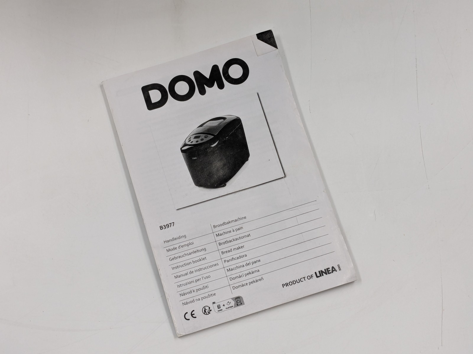 DOMO B3977 Bread Maker with Browning Controls, Pans, and Hooks, Black