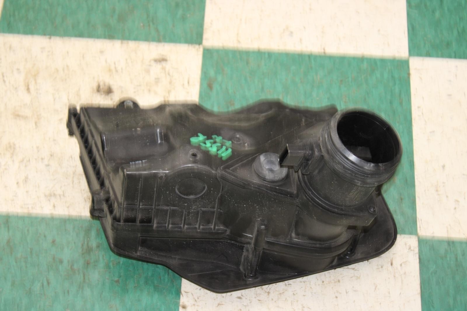 13-18 Flying Spur 6.0L Motor Engine Driver Side Left LH Air Cleaner Filter Box