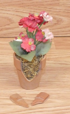 Unbranded Small Miniature Doll House Furniture Style Broken Flower Pot Prop 