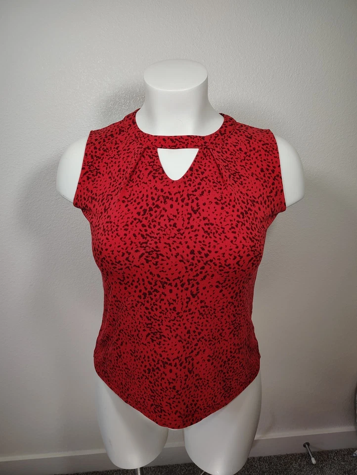 Attention Red Animal Print Eylet Neck Sleeveless Blouse Top Sz M Business Work  Foto 2 de 4