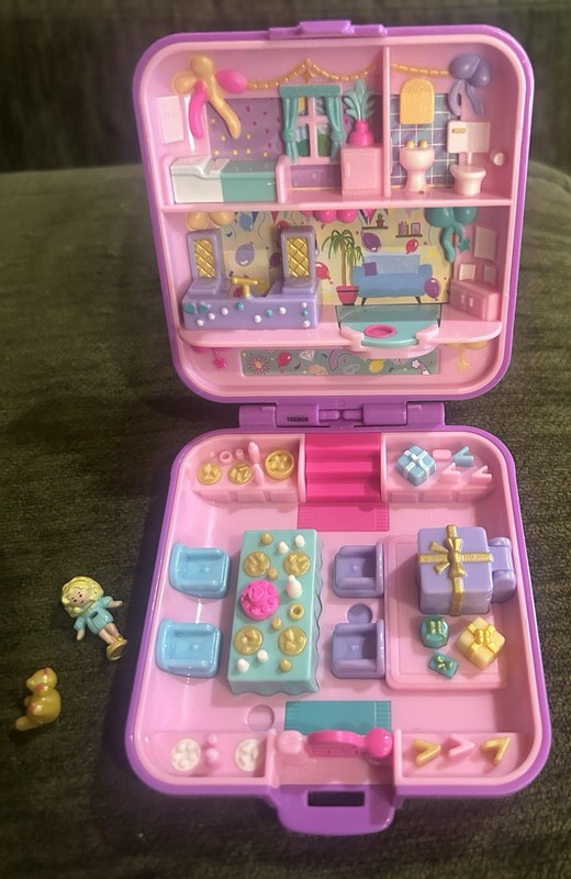 Polly Pocket PartyTime Surprise Keepsake 30th Anniversary Compact Doll Playset