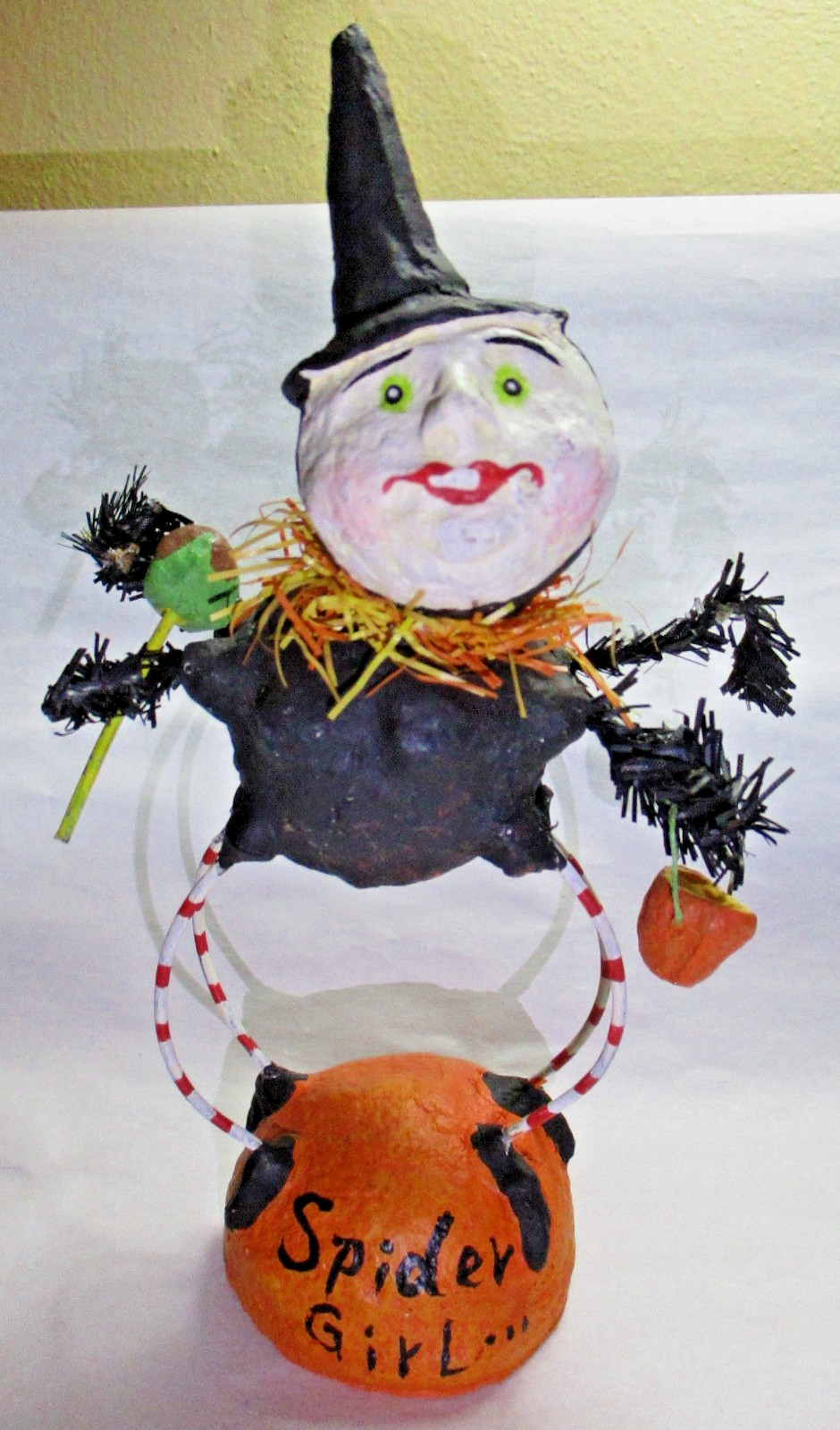 2003 DEBRA SCHOCH PRIMITIVE HALLOWEEN FIGURE SPIDER GIRL,WITCH 9", FIGURE