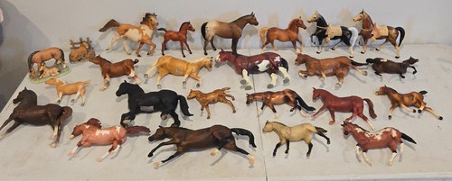 Large Lot of 24 Vintage Breyer Horses - Lot No. 1