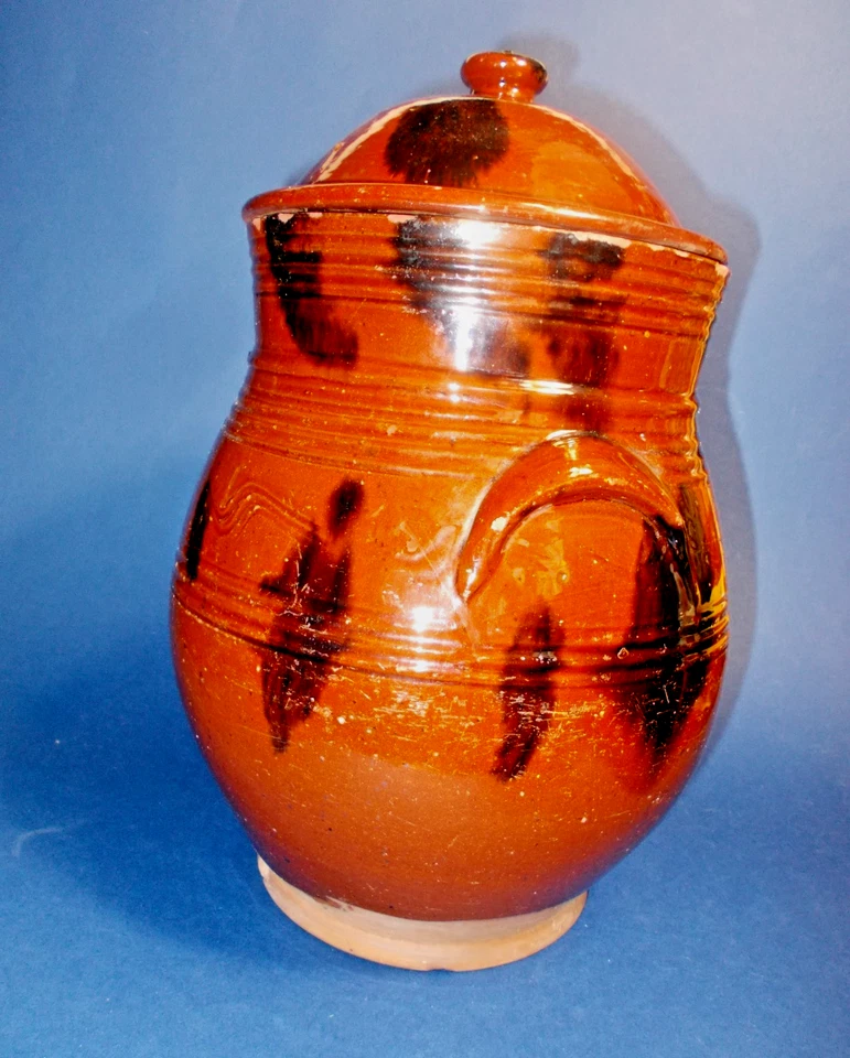 Antiguo Redware Vajilla con Tapa Manganeso Mancha Oreja Manijas principios del siglo XIX Foto 2 de 4