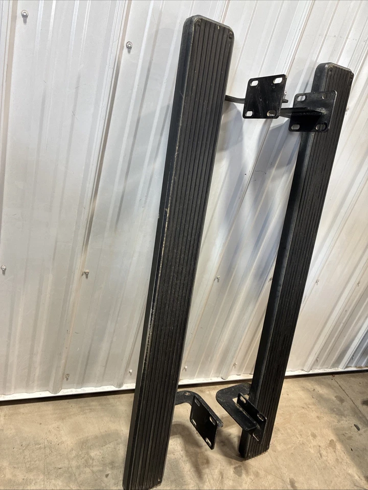 Black Left & Right Running Board | 2007 Ford F250 F350 F450 - Image 2 of 4